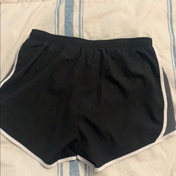 EUC Women’s Nike Dri-Fit Rubbing Shorts Small - Picture 3 of 5